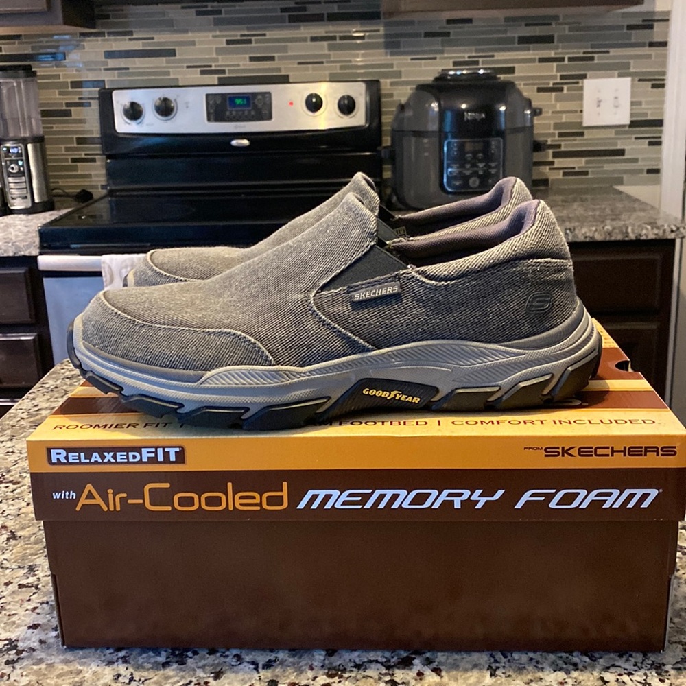 Sketchers mens size 12 wide